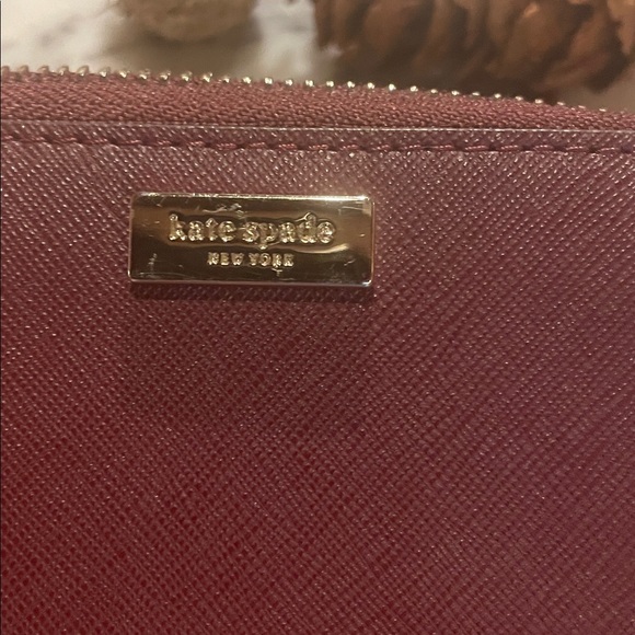 Kate Spade Deep Plum Zip Up Leather Wallet Gold Accents, EUC 🎁 - Picture 12 of 12